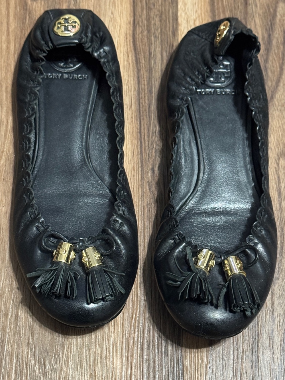 Tory Burch Black Leather Tassel Ballet Flats with Gold Logo Sz. 9.5 - Picture 2 of 9
